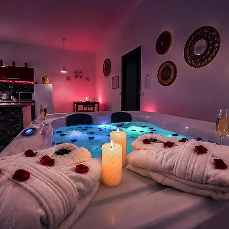 La Bulle Romantique, T2, 2p, Terrasse, Jacuzzi *