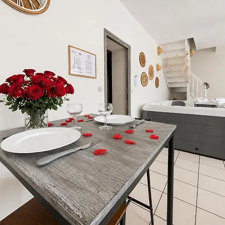 La Bulle Romantique, T2, 2p, Terrasse, Jacuzzi Holiday home
