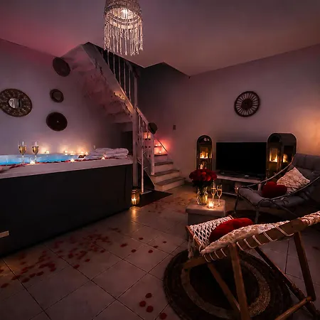 La Bulle Romantique, T2, 2p, Terrasse, Jacuzzi Holiday home Moreuil