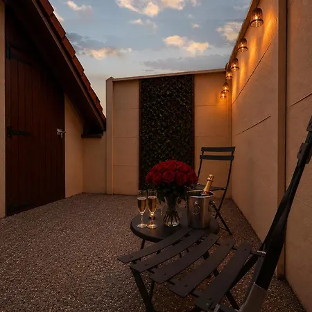 La Bulle Romantique, T2, 2p, Terrasse, Jacuzzi Holiday home Moreuil